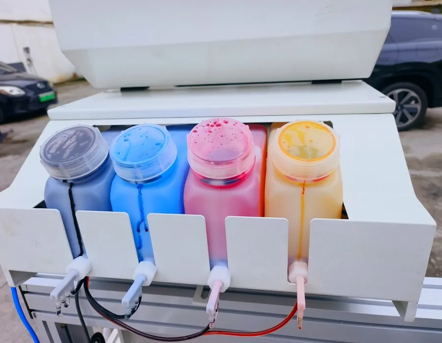 Serbatoi degli inchiostri a quattro colori